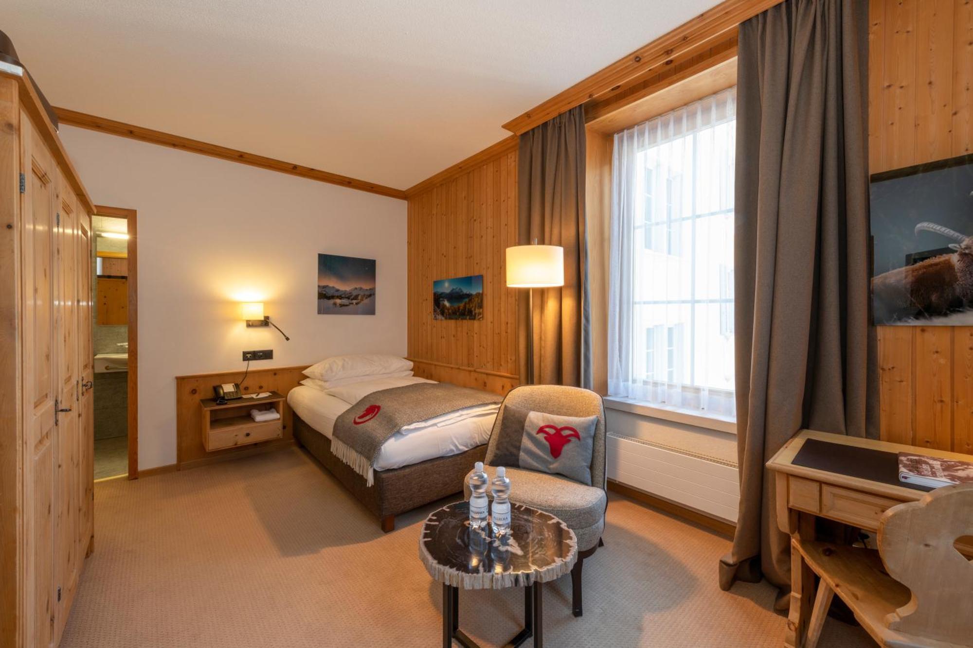 Edelweiss Swiss Quality Hotel Sils-Maria Habitación foto